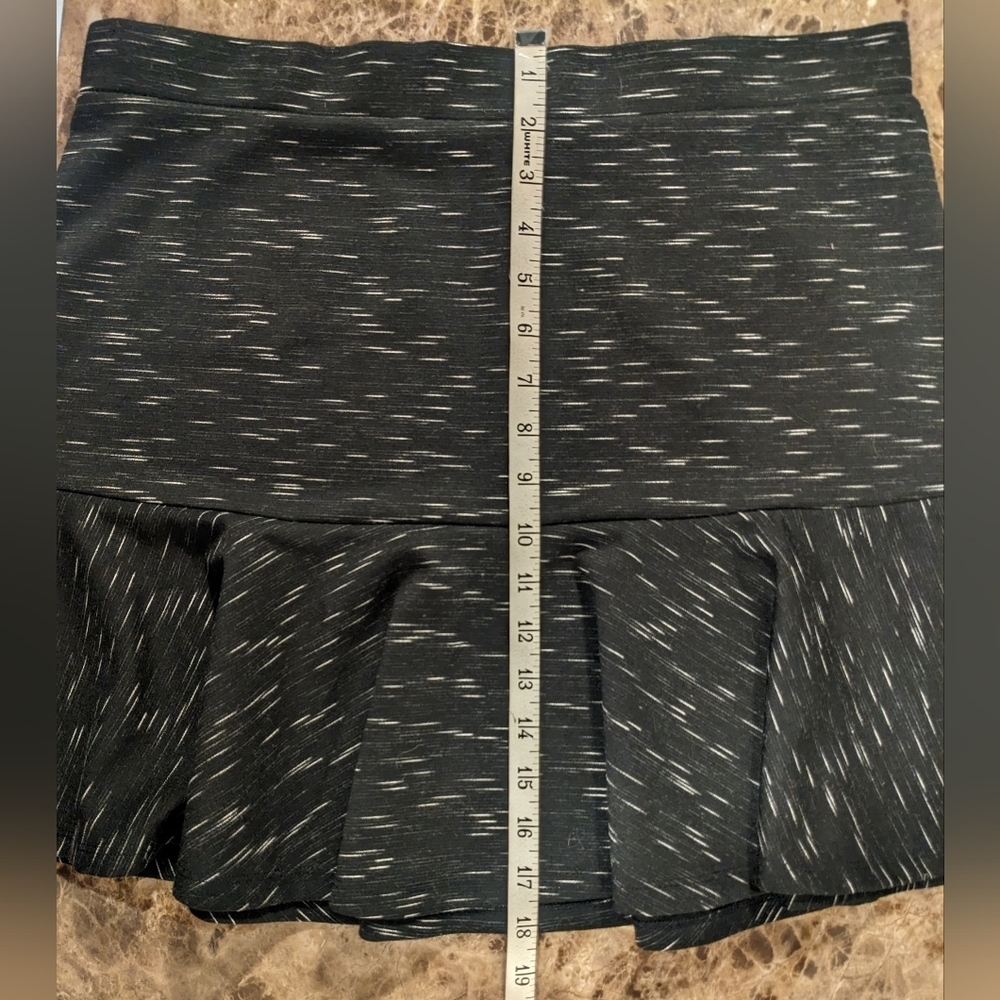 5/$25 Sequin Heart Skirt - Picture 3 of 7